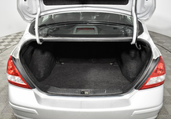 Подержанный автомобиль Nissan Tiida Sedan 2008 года (19 фото)