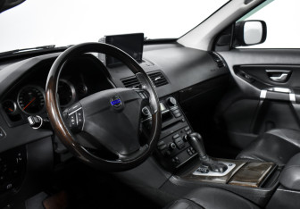 Подержанный автомобиль Volvo XC90 2011 года (9 фото)