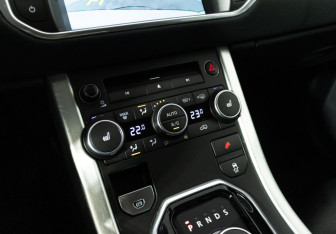 Подержанный автомобиль Land Rover Range Rover Evoque 2015 года (18 фото)