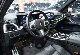 Подержанный автомобиль BMW X7 2023 года (24 фото)