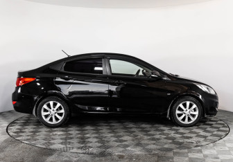 Подержанный автомобиль Hyundai Solaris Sedan 2011 года (4 фото)