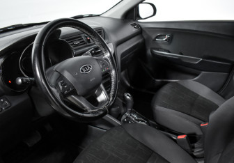 Подержанный автомобиль Kia Rio Sedan 2012 года (9 фото)