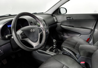 Подержанный автомобиль Hyundai i30 Hatchback 2011 года (9 фото)