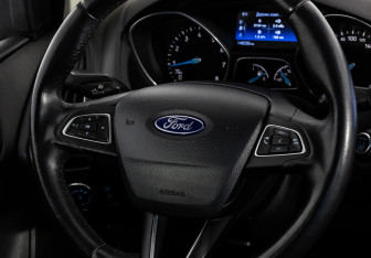 Подержанный автомобиль Ford Focus Sedan 2019 года (13 фото)