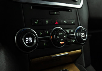 Подержанный автомобиль Land Rover Discovery 2013 года (19 фото)