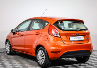Подержанный автомобиль Ford Fiesta Hatchback 2016 года (7 фото)