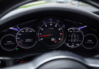 Подержанный автомобиль Porsche Cayenne 2018 года (17 фото)