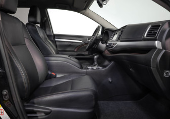 Подержанный автомобиль Toyota Highlander 2015 года (25 фото)