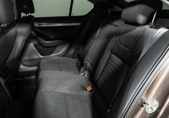 Подержанный автомобиль Skoda Octavia Liftback 2016 года (10 фото)