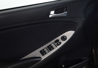 Подержанный автомобиль Hyundai Solaris Sedan 2014 года (16 фото)