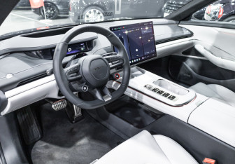 Подержанный автомобиль Xiaomi SU7 2024 года (16 фото)