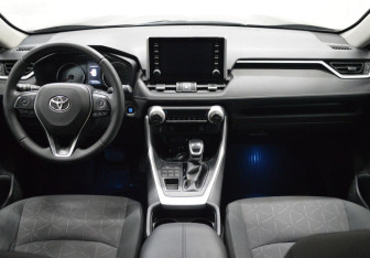 Подержанный автомобиль Toyota RAV4 2019 года (14 фото)