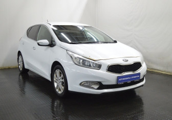 Подержанный автомобиль Kia Ceed Hatchback 2013 года (3 фото)