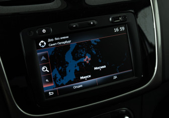 Подержанный автомобиль Renault Sandero 2018 года (15 фото)