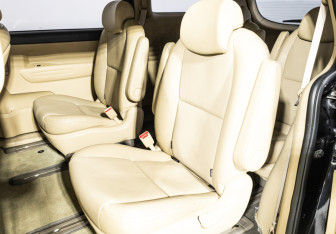 Подержанный автомобиль Kia Carnival 2018 года (10 фото)