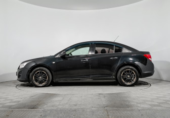 Подержанный автомобиль Chevrolet Cruze Sedan 2013 года (8 фото)