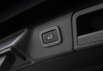 Подержанный автомобиль Land Rover Range Rover Velar 2017 года (38 фото)