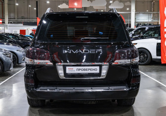 Подержанный автомобиль Lexus LX 2012 года (10 фото)