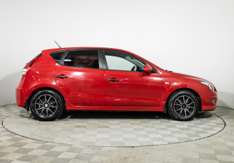 Подержанный автомобиль Hyundai i30 Hatchback 2010 года (4 фото)