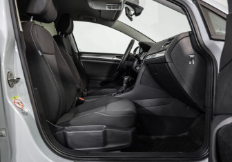 Подержанный автомобиль Volkswagen Golf Hatchback 2018 года (19 фото)