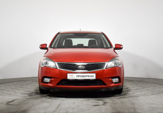 Подержанный автомобиль Kia Ceed Hatchback 2011 года (2 фото)