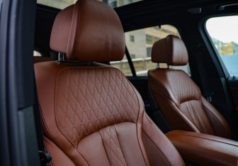 Подержанный автомобиль BMW X5 2021 года (26 фото)