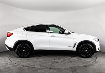 Подержанный автомобиль BMW X6 2015 года (4 фото)