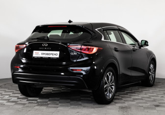Подержанный автомобиль Infiniti Q30 2017 года (7 фото)
