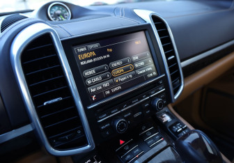 Подержанный автомобиль Porsche Cayenne 2015 года (14 фото)