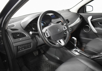 Подержанный автомобиль Renault Fluence 2010 года (9 фото)