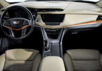 Подержанный автомобиль Cadillac XT5 2019 года (15 фото)