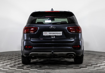Подержанный автомобиль Kia Sorento 2018 года (6 фото)