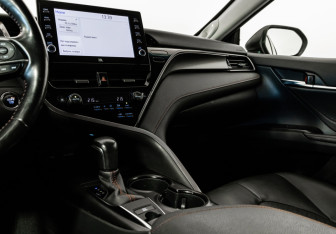 Подержанный автомобиль Toyota Camry Sedan 2021 года (17 фото)