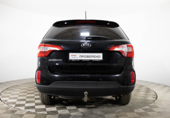 Подержанный автомобиль Kia Sorento 2017 года (6 фото)