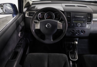Подержанный автомобиль Nissan Tiida Hatchback 2011 года (10 фото)