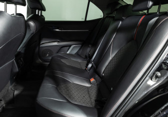 Подержанный автомобиль Toyota Camry Sedan 2022 года (10 фото)