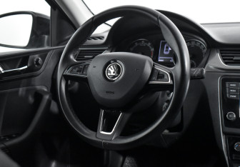 Подержанный автомобиль Skoda Rapid Liftback 2017 года (14 фото)