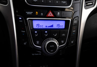 Подержанный автомобиль Hyundai i30 Hatchback 2013 года (15 фото)
