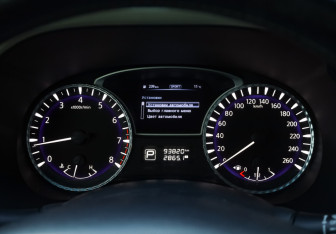 Подержанный автомобиль Infiniti QX60 2017 года (13 фото)