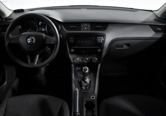 Подержанный автомобиль Skoda Octavia Liftback 2017 года (14 фото)