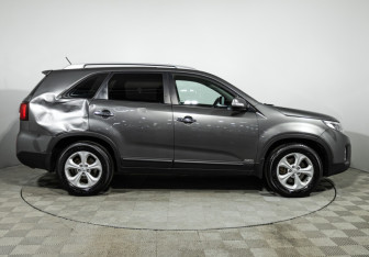 Подержанный автомобиль Kia Sorento 2017 года (4 фото)