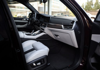 Подержанный автомобиль BMW X5 M 2021 года (37 фото)