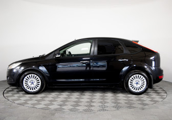 Подержанный автомобиль Ford Focus Hatchback 2010 года (8 фото)
