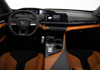 Подержанный автомобиль Changan UNI-V 2024 года (10 фото)