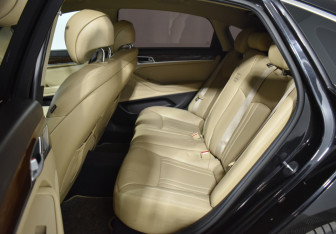 Подержанный автомобиль Genesis G80 2017 года (11 фото)