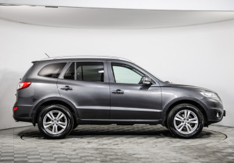 Подержанный автомобиль Hyundai Santa Fe 2010 года (4 фото)