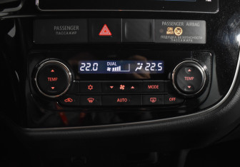 Подержанный автомобиль Mitsubishi Outlander 2018 года (18 фото)