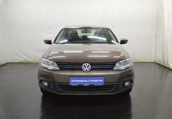 Подержанный автомобиль Volkswagen Jetta Sedan 2012 года (2 фото)