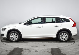 Подержанный автомобиль Volvo V60 Cross Country 2018 года (8 фото)