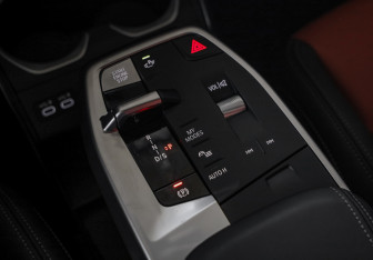 Подержанный автомобиль BMW X1 2024 года (22 фото)